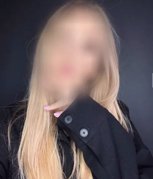 Denise, 24