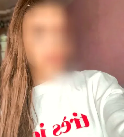Elena, 23