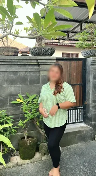 Julia, 39