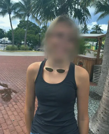 Laura, 20
