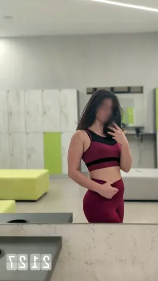 Lilly, 28