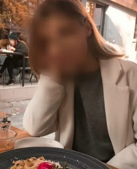 Neele, 37